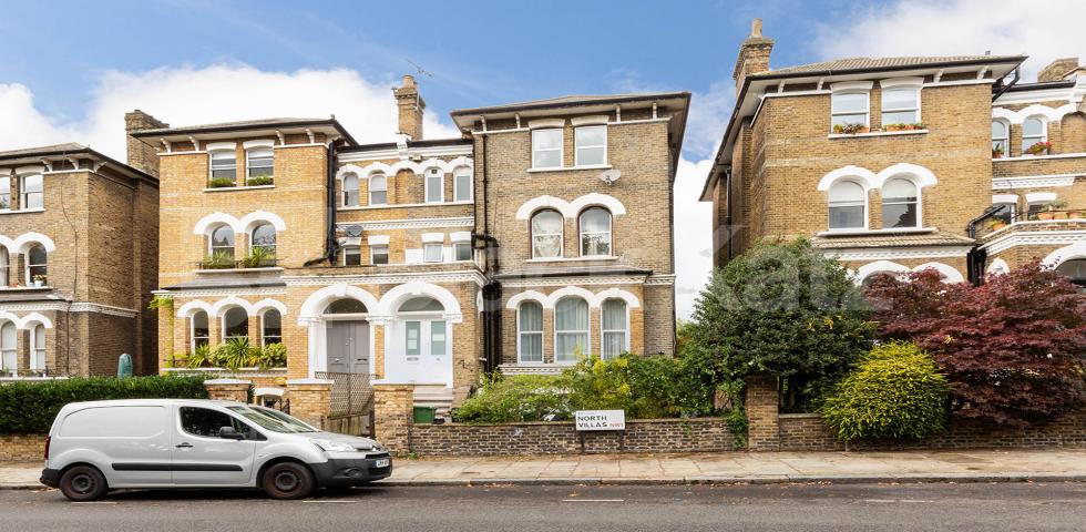 			NEW INSTRUCTION!, 2 Bedroom, 1 bath, 1 reception Flat			 North Villas, CAMDEN SQUARE
